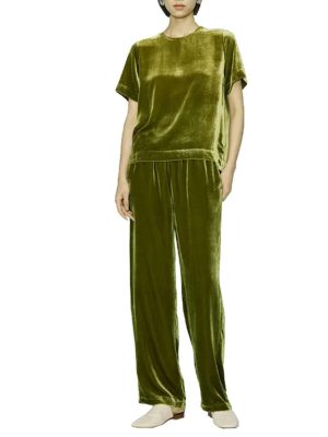 Women's Active Wear Set - Short Sleeve Tee & Athletic Pants Velvet Feel Sport Lounge