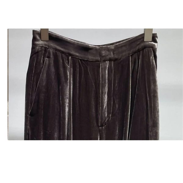 Plus Size Women's Velvet Suit - Business Casual Attire with Elegant Silhouette