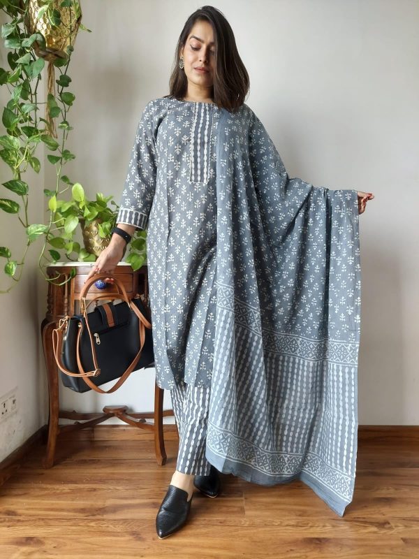 Indian Stylish Black Summer Wear Cotton Suits With Hand Block Print Work For Woman 6448 (4, L)